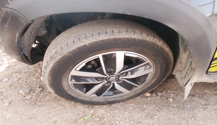 2017 Renault Duster 85 PS RXS SANDSTORM EDITION DIESEL, Diesel, Manual, 1,11,048 km, tyre