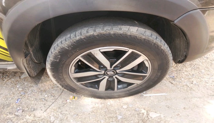 2017 Renault Duster 85 PS RXS SANDSTORM EDITION DIESEL, Diesel, Manual, 1,11,048 km, tyre