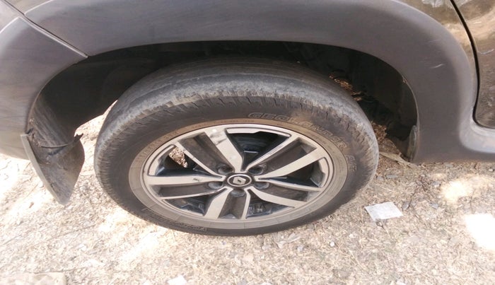 2017 Renault Duster 85 PS RXS SANDSTORM EDITION DIESEL, Diesel, Manual, 1,11,048 km, tyre