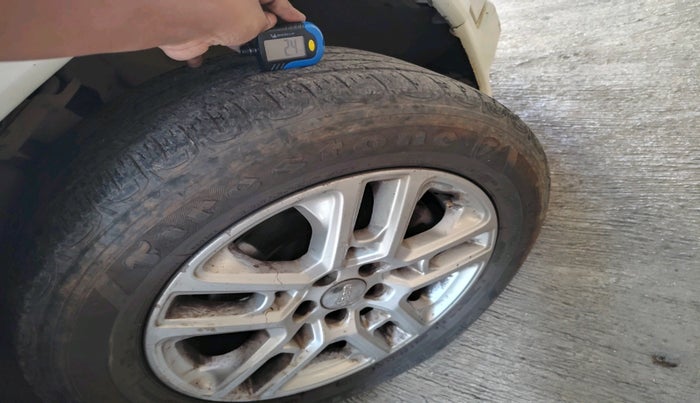 2017 Jeep Compass LIMITED 2.0 DIESEL, Diesel, Manual, 1,83,516 km, tyre