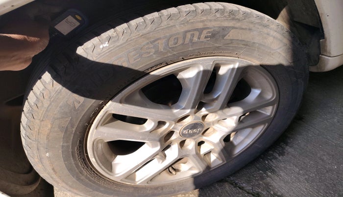 2017 Jeep Compass LIMITED 2.0 DIESEL, Diesel, Manual, 1,83,516 km, tyre