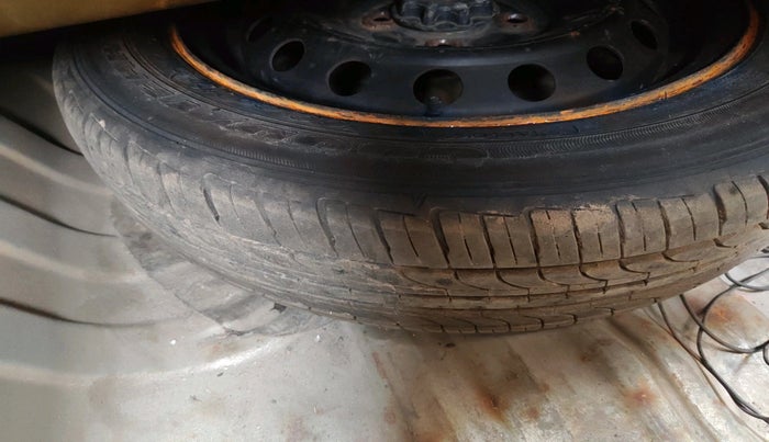 2011 Toyota Etios G SP, Petrol, Manual, 1,17,565 km, tyre