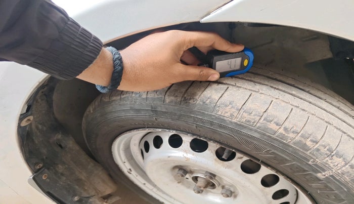 2011 Toyota Etios G SP, Petrol, Manual, 1,17,565 km, tyre