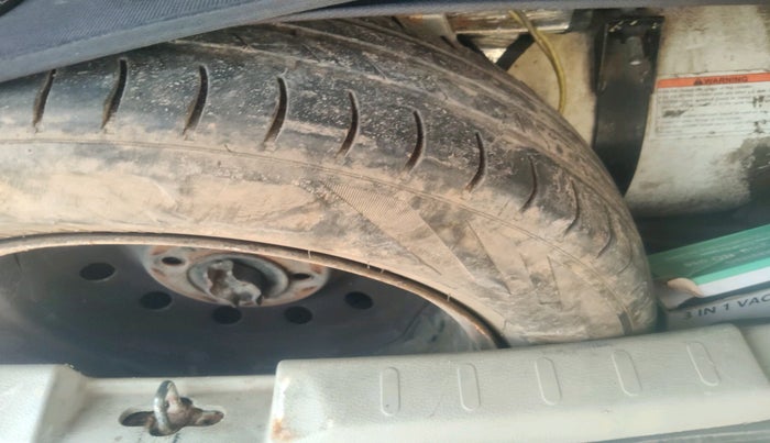 2016 Maruti Celerio VXI CNG, Petrol, Manual, 1,34,627 km, tyre