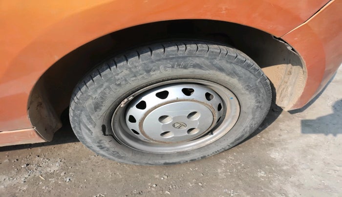 2016 Tata Tiago XM PETROL, Petrol, Manual, 1,47,620 km, tyre