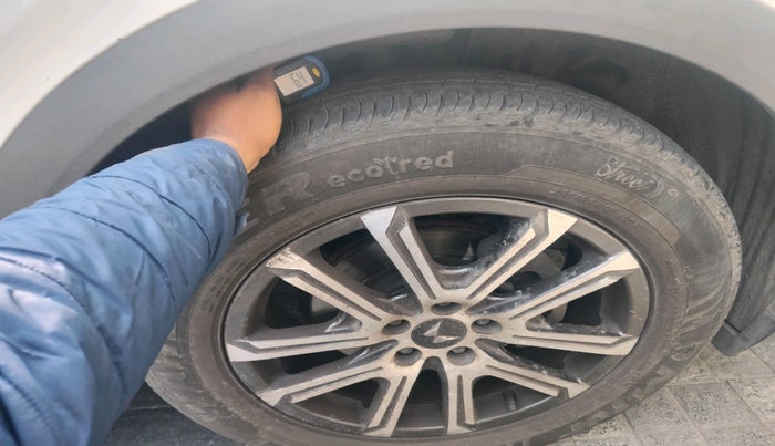 2023 Mahindra XUV700 AX 7 LUXURY D AWD AT 7 STR, Diesel, Automatic, 9,724 km, tyre