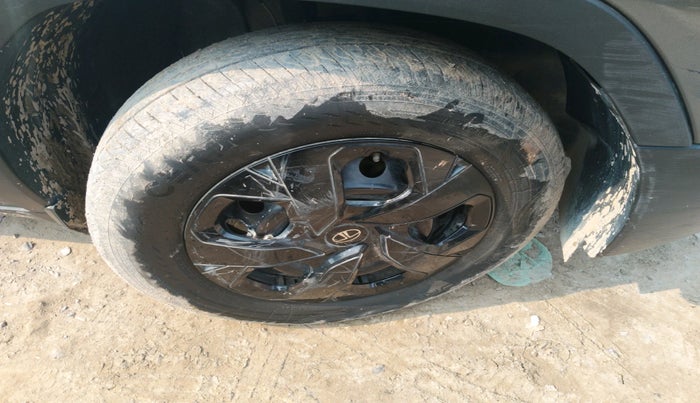 2024 Tata PUNCH ADVENTURE MT CNG , Petrol, Manual, 11,865 km, tyre