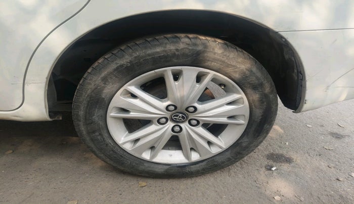 2016 Toyota Innova Crysta 2.7 ZX AT 7 STR, Petrol, Automatic, 1,73,264 km, tyre