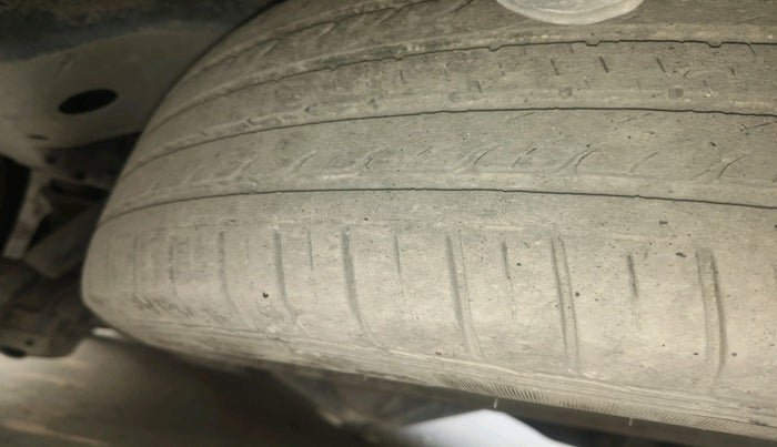 2016 Toyota Innova Crysta 2.7 ZX AT 7 STR, Petrol, Automatic, 1,73,264 km, tyre