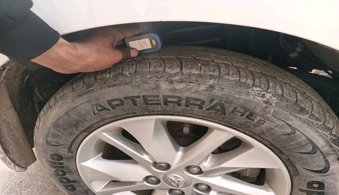 2020 Toyota Innova Crysta 2.7 GX 8 STR, Petrol, Manual, 24,795 km, tyre