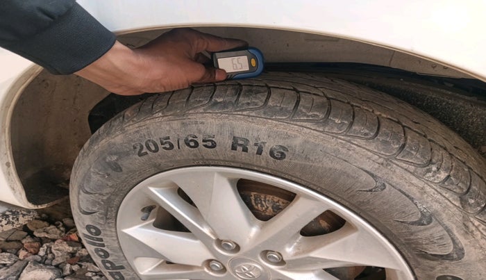 2020 Toyota Innova Crysta 2.7 GX 8 STR, Petrol, Manual, 24,795 km, tyre