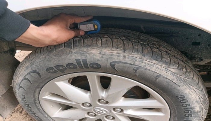 2020 Toyota Innova Crysta 2.7 GX 8 STR, Petrol, Manual, 24,795 km, tyre