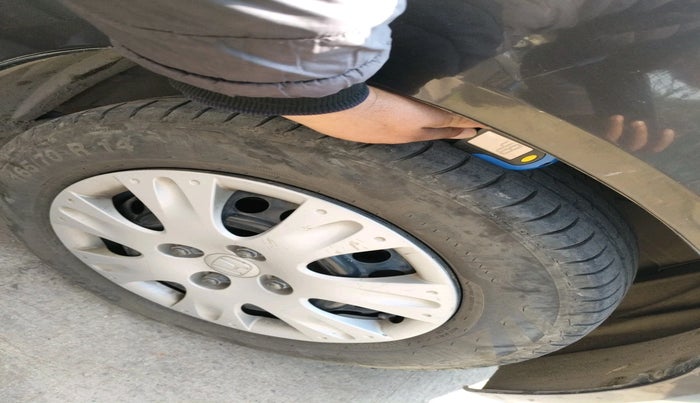 2015 Honda Amaze 1.2L I-VTEC S, Petrol, Manual, 86,399 km, tyre