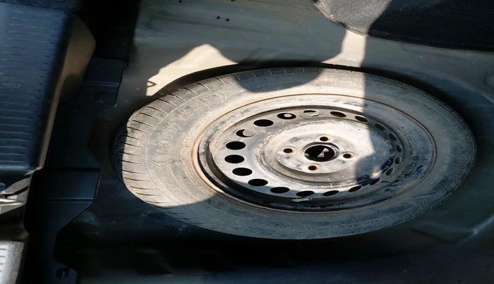 2020 Maruti Dzire ZXI, Petrol, Manual, 77,580 km, tyre