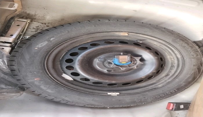 2017 Hyundai Grand i10 SPORTZ (O) 1.2 KAPPA VTVT, Petrol, Manual, 68,522 km, tyre