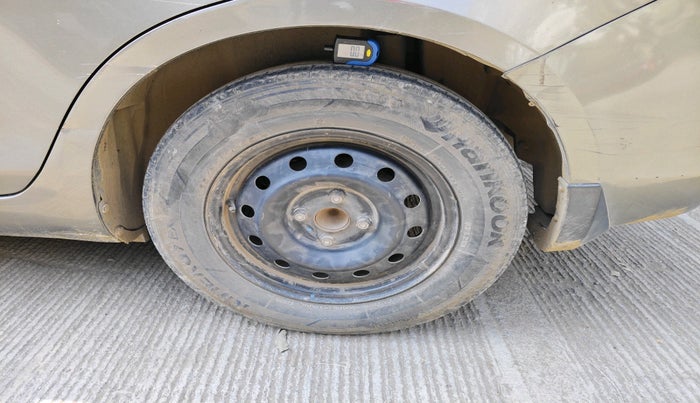 2015 Maruti Swift Dzire VXI, CNG, Manual, 89,223 km, tyre