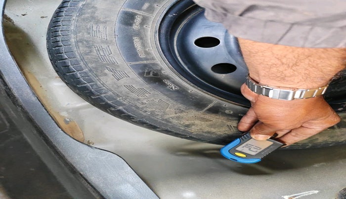 2015 Maruti Swift Dzire VXI, CNG, Manual, 89,223 km, tyre