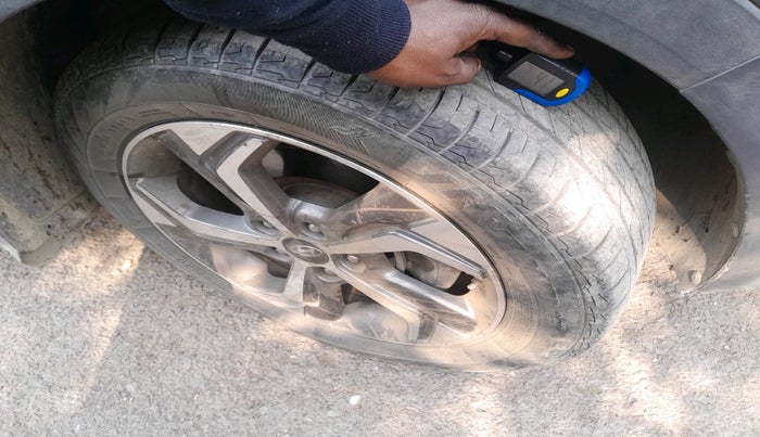 2019 Hyundai Creta SX (O) 1.6 PETROL, Petrol, Manual, 1,01,058 km, tyre