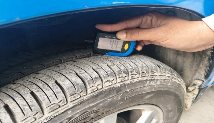 2011 Honda Brio V MT, Petrol, Manual, 81,013 km, tyre