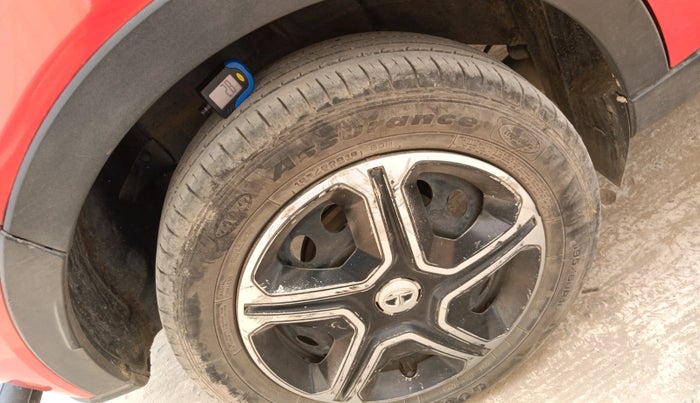 2021 Tata NEXON XMA PETROL, Petrol, Automatic, 66,274 km, tyre