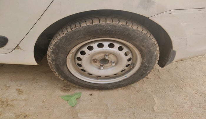 2014 Hyundai Xcent S 1.2, Petrol, Manual, 2,23,546 km, tyre