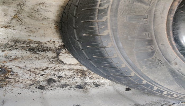 2014 Hyundai Xcent S 1.2, Petrol, Manual, 2,23,546 km, tyre