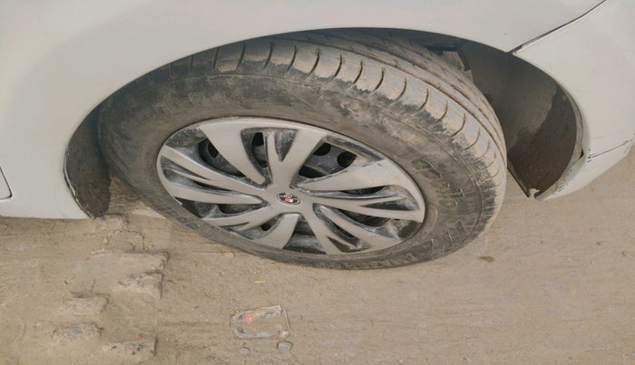 2014 Hyundai Xcent S 1.2, Petrol, Manual, 2,23,546 km, tyre