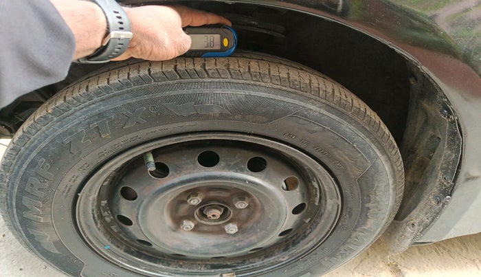 2011 Maruti Swift Dzire VDI, Diesel, Manual, 2,86,311 km, tyre