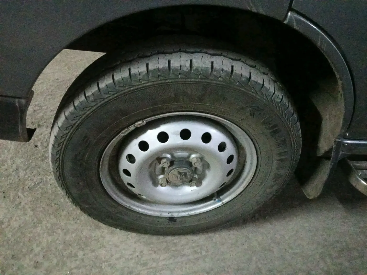 2023 Maruti Eeco 5 STR AC CNG, CNG, Manual, 19,207 km, tyre