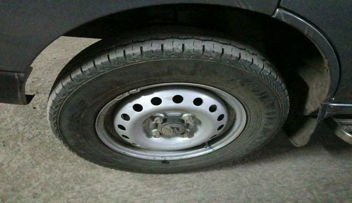 2023 Maruti Eeco 5 STR AC CNG, CNG, Manual, 19,136 km, tyre