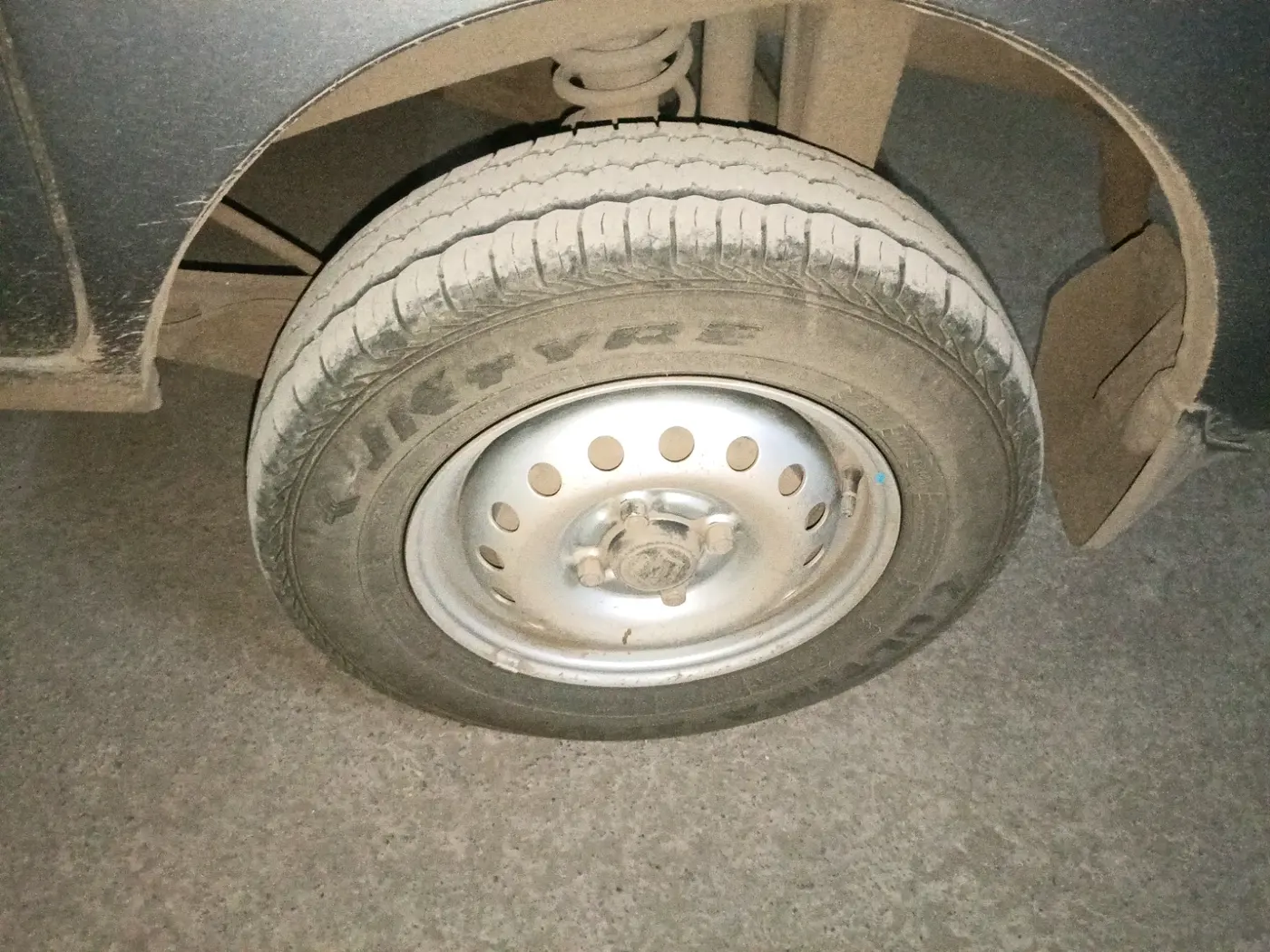 2023 Maruti Eeco 5 STR AC CNG, CNG, Manual, 19,207 km, tyre