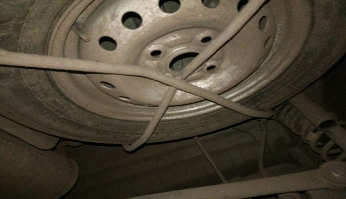 2023 Maruti Eeco 5 STR AC CNG, CNG, Manual, 19,136 km, tyre