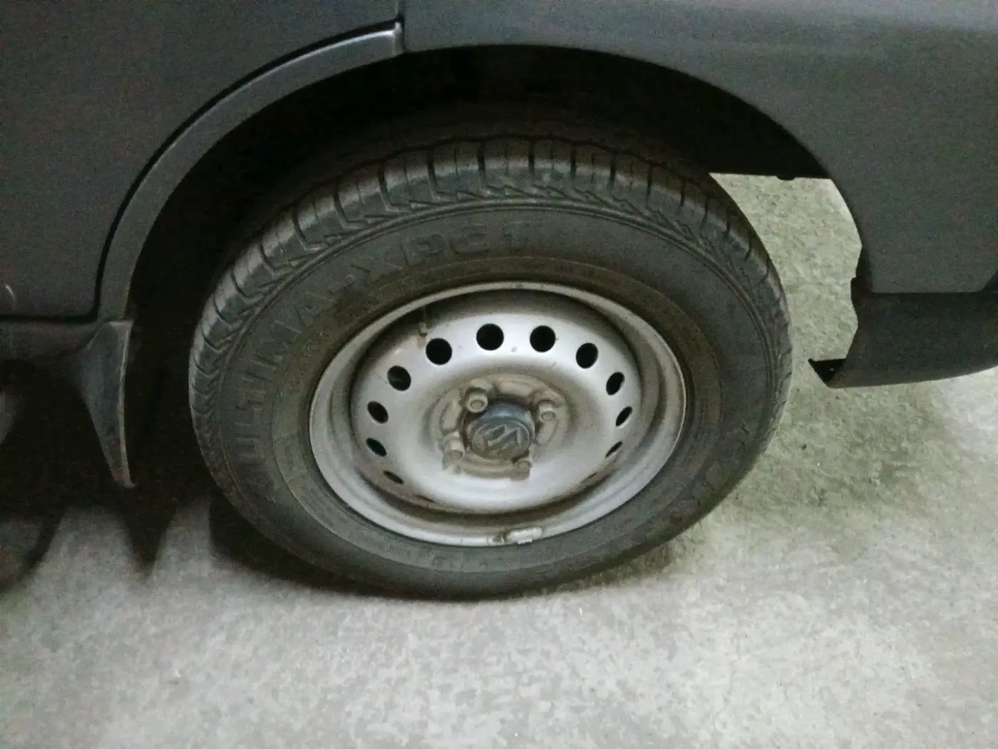 2023 Maruti Eeco 5 STR AC CNG, CNG, Manual, 19,207 km, tyre