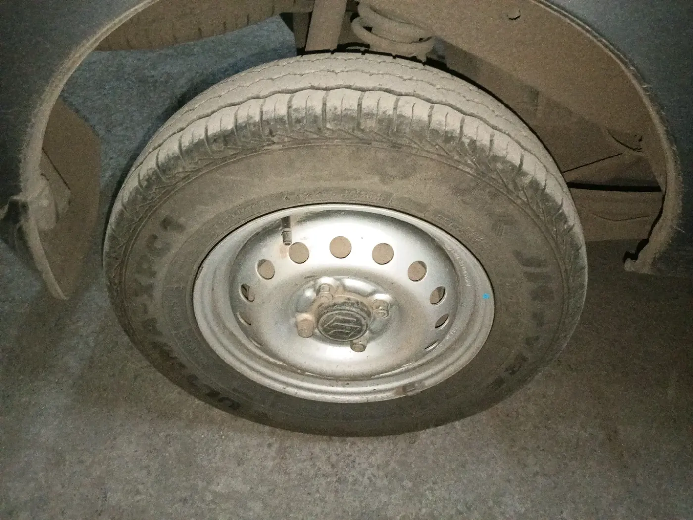 2023 Maruti Eeco 5 STR AC CNG, CNG, Manual, 19,207 km, tyre