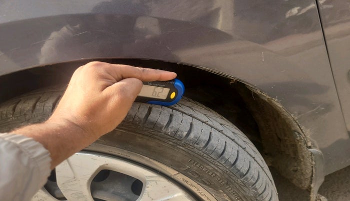 2014 Hyundai Eon MAGNA +, Petrol, Manual, 1,02,951 km, tyre