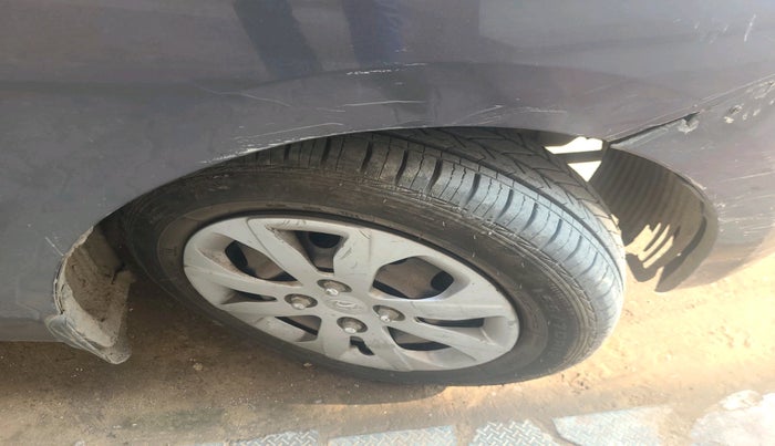 2014 Hyundai Eon MAGNA +, Petrol, Manual, 1,02,951 km, tyre