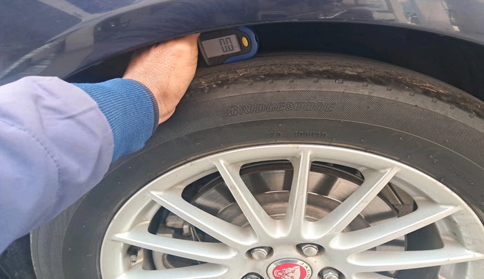 2014 Jaguar XF 2.2 DIESEL, Diesel, Automatic, 96,822 km, tyre