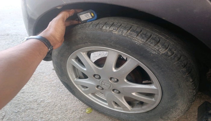 2016 Honda Brio VX AT, Petrol, Automatic, 18,932 km, tyre