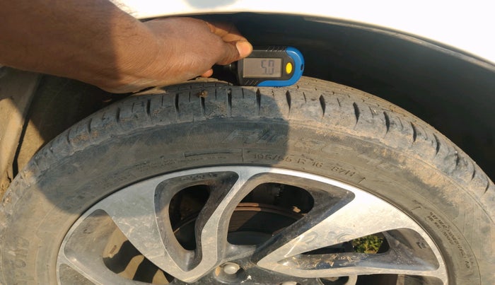 2021 Maruti Baleno ZETA PETROL 1.2, Petrol, Manual, 37,805 km, tyre