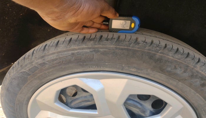 2017 Maruti Vitara Brezza VDI, Diesel, Manual, 87,252 km, tyre