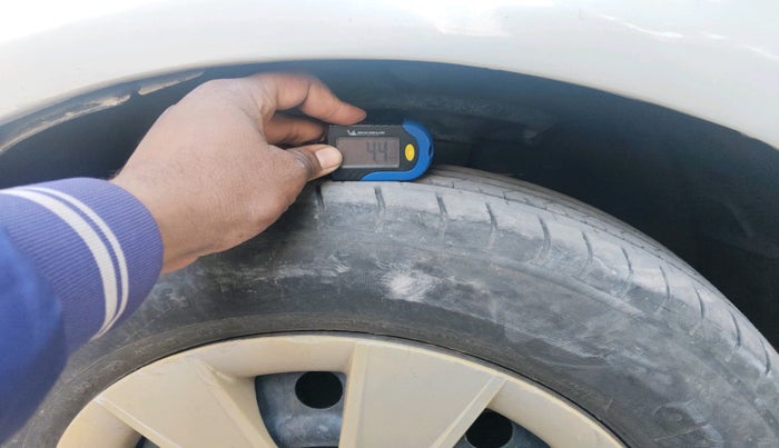 2011 Maruti SX4 VXI, Petrol, Manual, 87,583 km, tyre