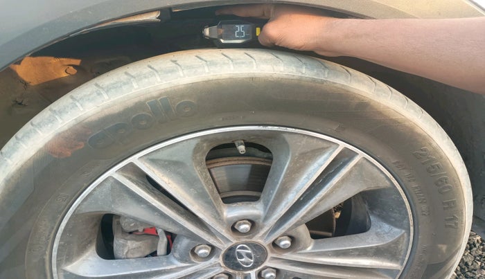 2016 Hyundai Creta E PLUS 1.6 PETROL, Petrol, Manual, 1,28,227 km, tyre