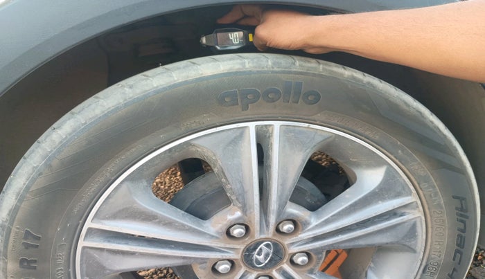 2016 Hyundai Creta E PLUS 1.6 PETROL, Petrol, Manual, 1,28,227 km, tyre