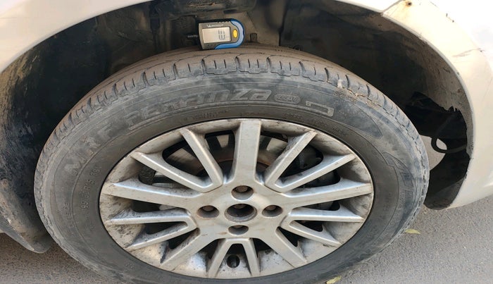 2015 Fiat Linea ACTIVE T JET, Petrol, Manual, 1,08,524 km, tyre