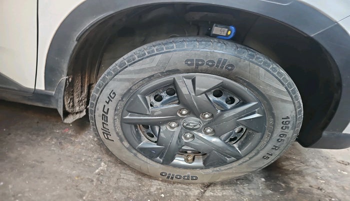 2023 Hyundai VENUE SX 1.2 PETROL, Petrol, Manual, 16,574 km, tyre