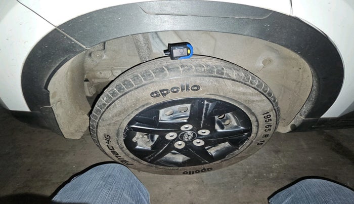 2023 Hyundai VENUE SX 1.2 PETROL, Petrol, Manual, 16,574 km, tyre