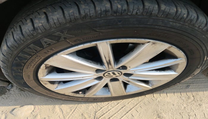 2016 Volkswagen Vento HIGHLINE PETROL AT, Petrol, Automatic, 2,14,898 km, tyre