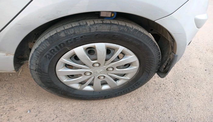 2014 Hyundai i10 SPORTZ 1.1, Petrol, Manual, 1,02,993 km, tyre