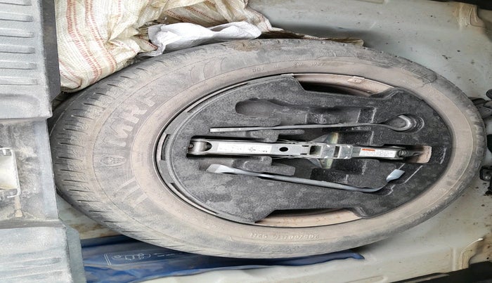 2021 Maruti Vitara Brezza LXI, Petrol, Manual, 79,258 km, tyre