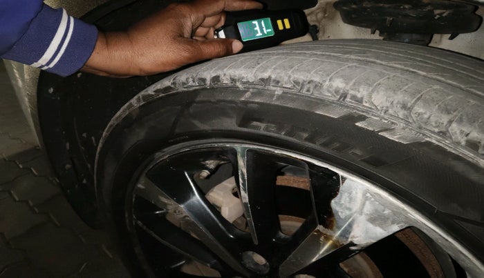 2019 Mahindra XUV300 W8 (O) 1.5 DIESEL AMT, Diesel, Automatic, 94,535 km, tyre